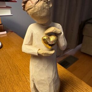 Willow Tree Angel Gold Heart Figurine pre-owned